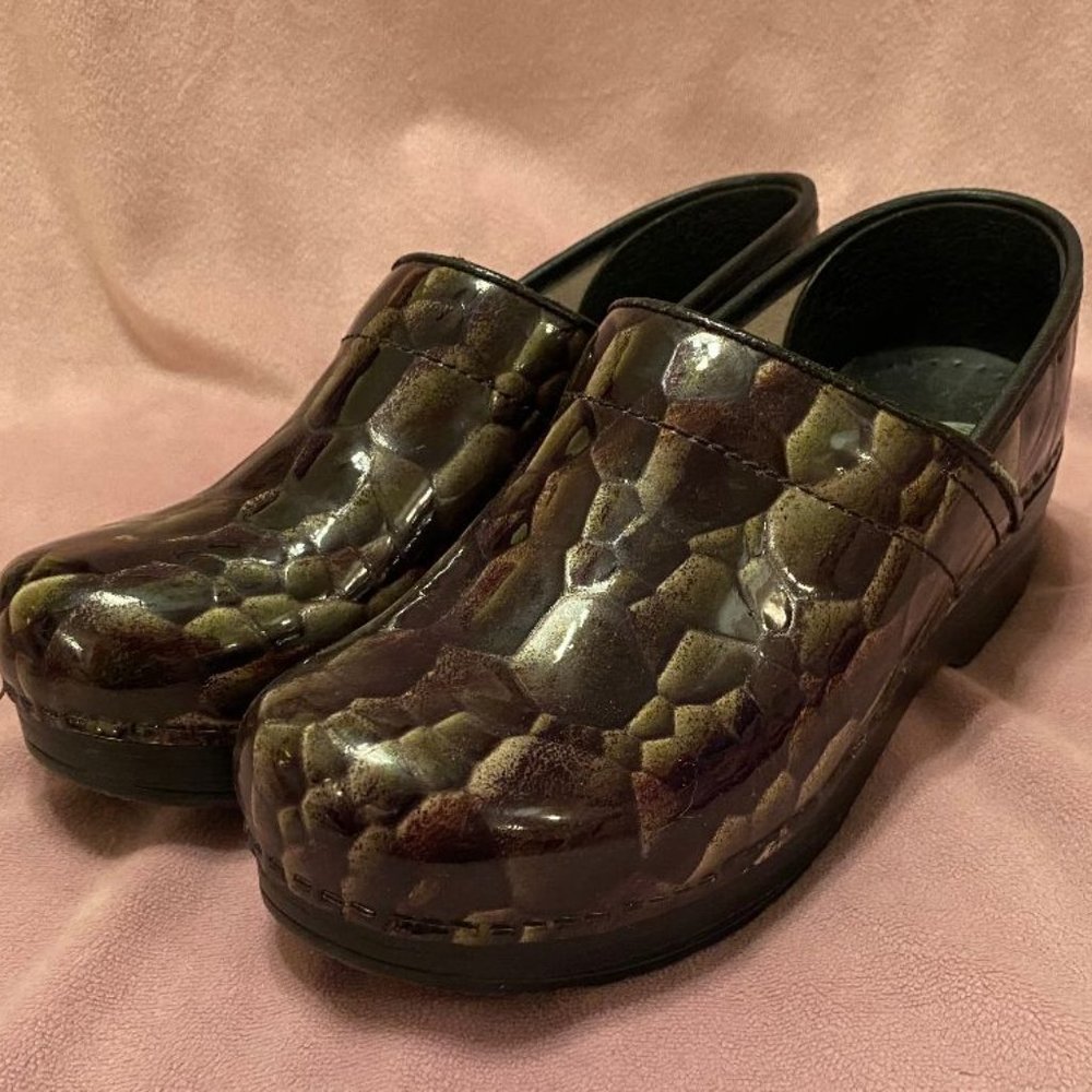 Dansko Textured Clogs (LIKE NEW)